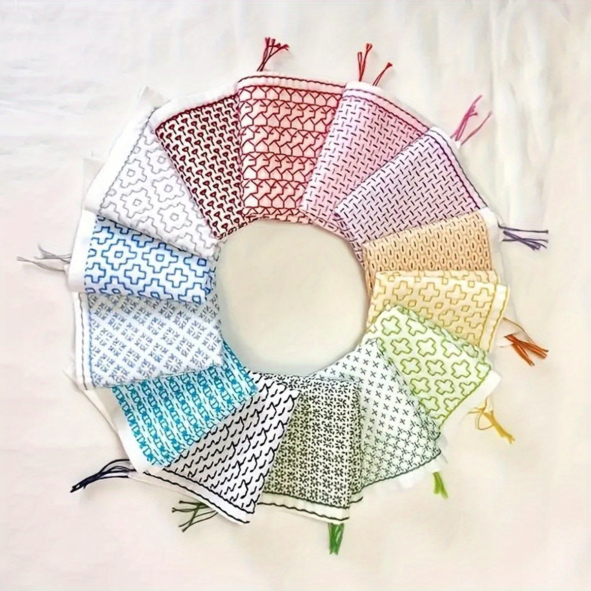 32pcs fashionable, exquisite, creative design embroidery templates, reusable geometric embroidery pattern templates, gifts for parties, parties, Christmas, Halloween, Thanksgiving, and family and friends, Bead Embroidery Kits