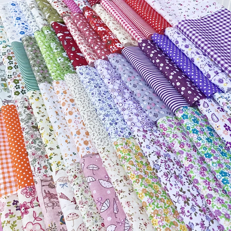 One Hundred Pieces Of Cotton Floral Fabric Waste Are Used As Patchwork DIY Handicraft Materials For Making Doll Clothes.