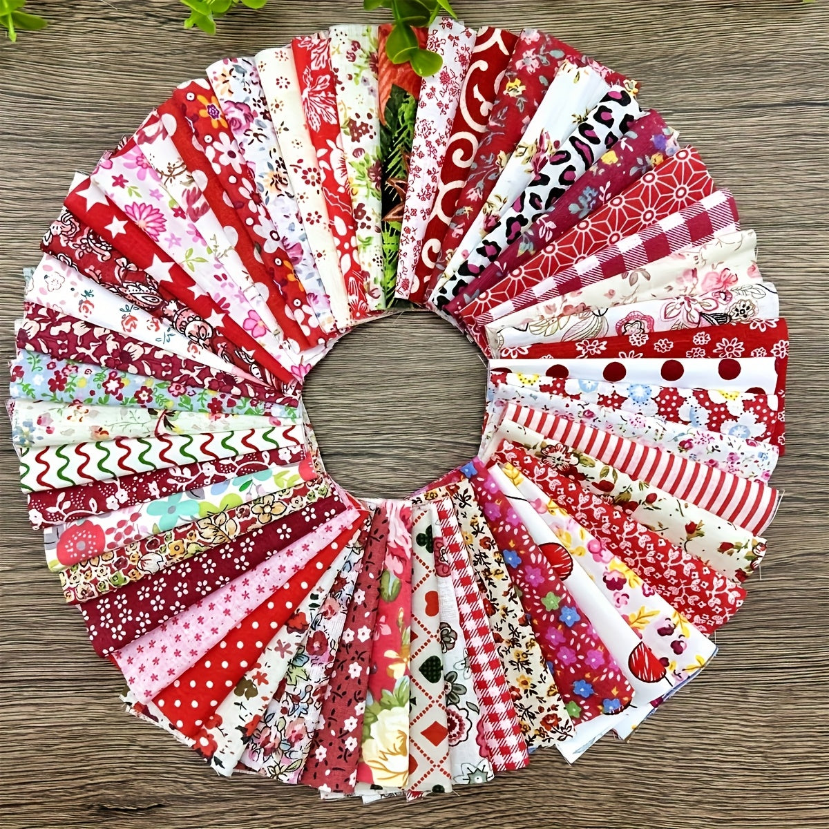 50pcs 10*10CM/3.9*3.9in Original Patchwork, Cotton Red Series Creative Patchwork, Very Cute Packaging Fabric, Various Floral Fabrics, Home Creative Handmade Fabric Set, Pre-cut, Hand Wash Only, Christmas, Halloween Holiday Gi