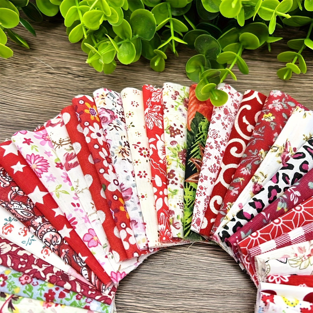50pcs 10*10CM/3.9*3.9in Original Patchwork, Cotton Red Series Creative Patchwork, Very Cute Packaging Fabric, Various Floral Fabrics, Home Creative Handmade Fabric Set, Pre-cut, Hand Wash Only, Christmas, Halloween Holiday Gi