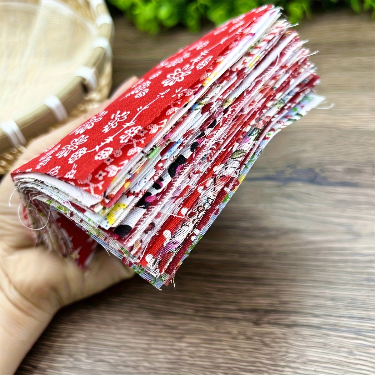 50pcs 10*10CM/3.9*3.9in Original Patchwork, Cotton Red Series Creative Patchwork, Very Cute Packaging Fabric, Various Floral Fabrics, Home Creative Handmade Fabric Set, Pre-cut, Hand Wash Only, Christmas, Halloween Holiday Gi