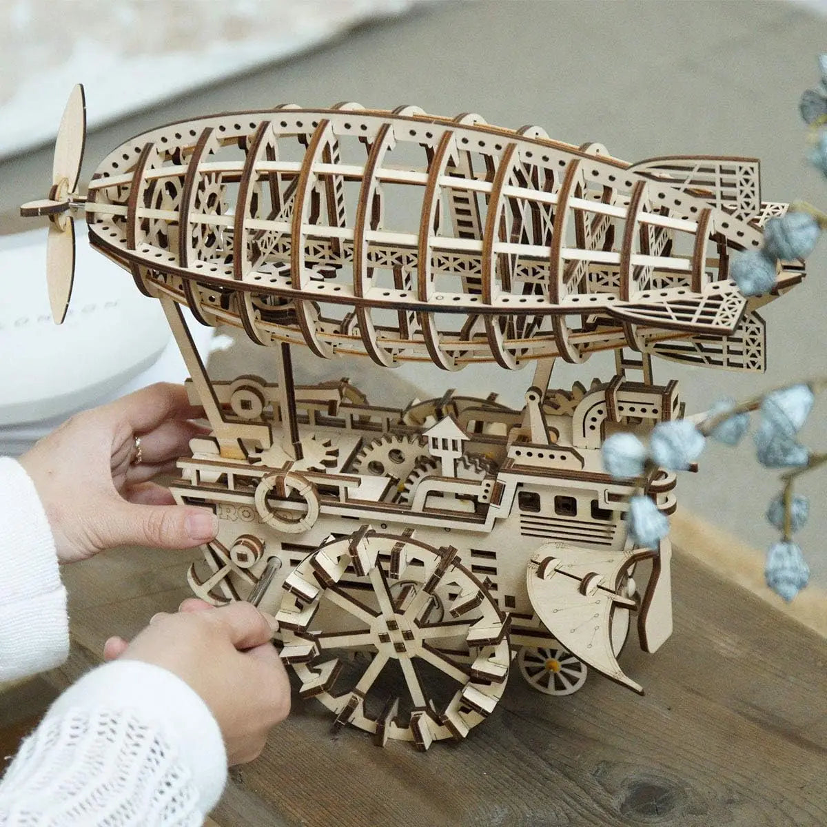 Robotime Rokr 3D Wooden Puzzle Locomotive Craft Model with Mechanical Gear Toy for Boys Girls Christmas gift